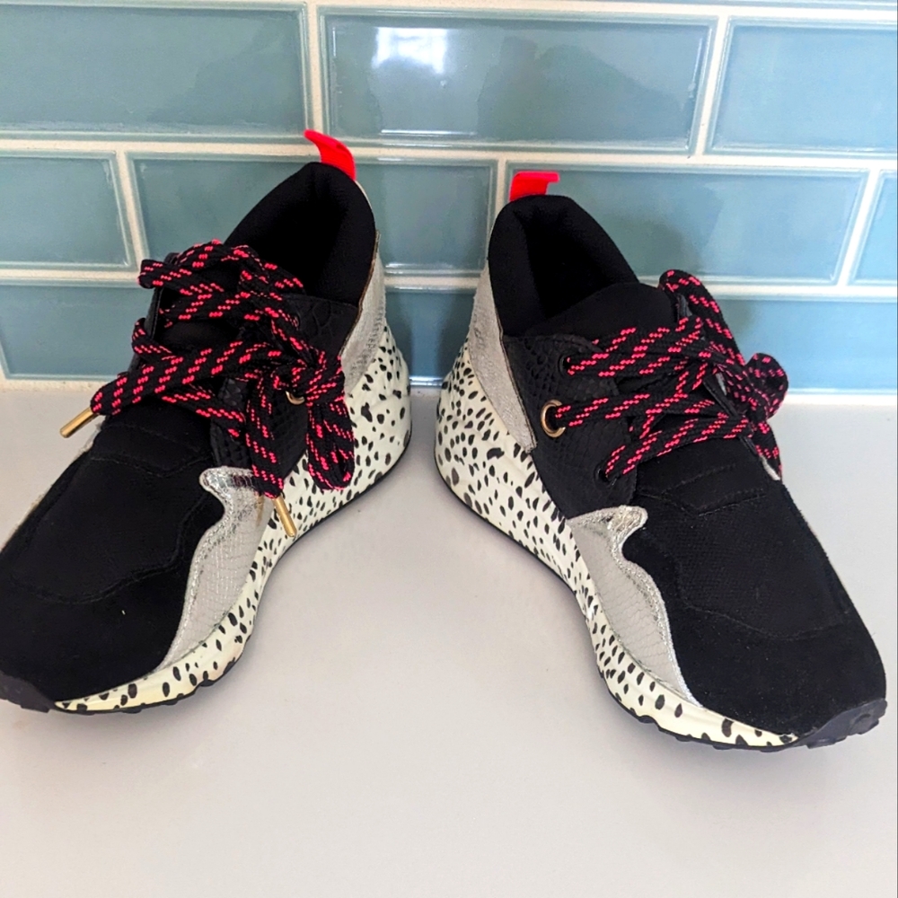 Women's shoes